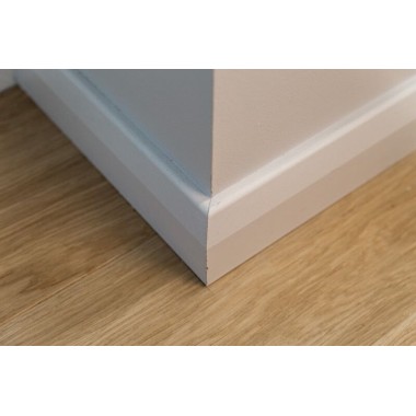 Плинтус Orac Decor С КАБЕЛЬ-КАНАЛОМ SX125 гладкий грунт белого цвета