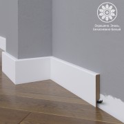 Белый плинтус  Madest Decor09-072-12 окрашенный